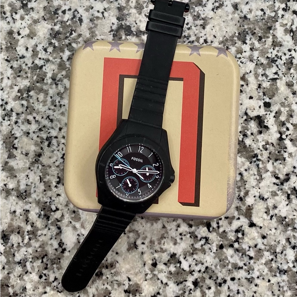 Women’s Fossil watch with black rubber band.